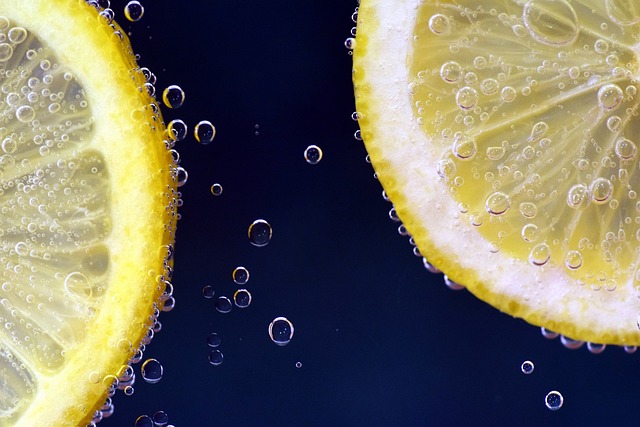 朝一にレモン水を飲むことで得られる6つのメリット・効果