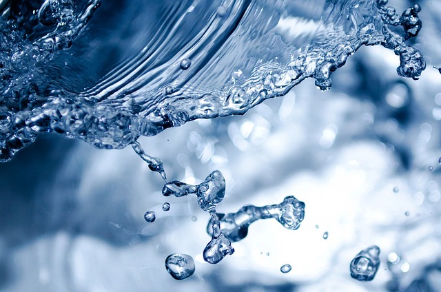 還元水とは電解処理によって作られる水